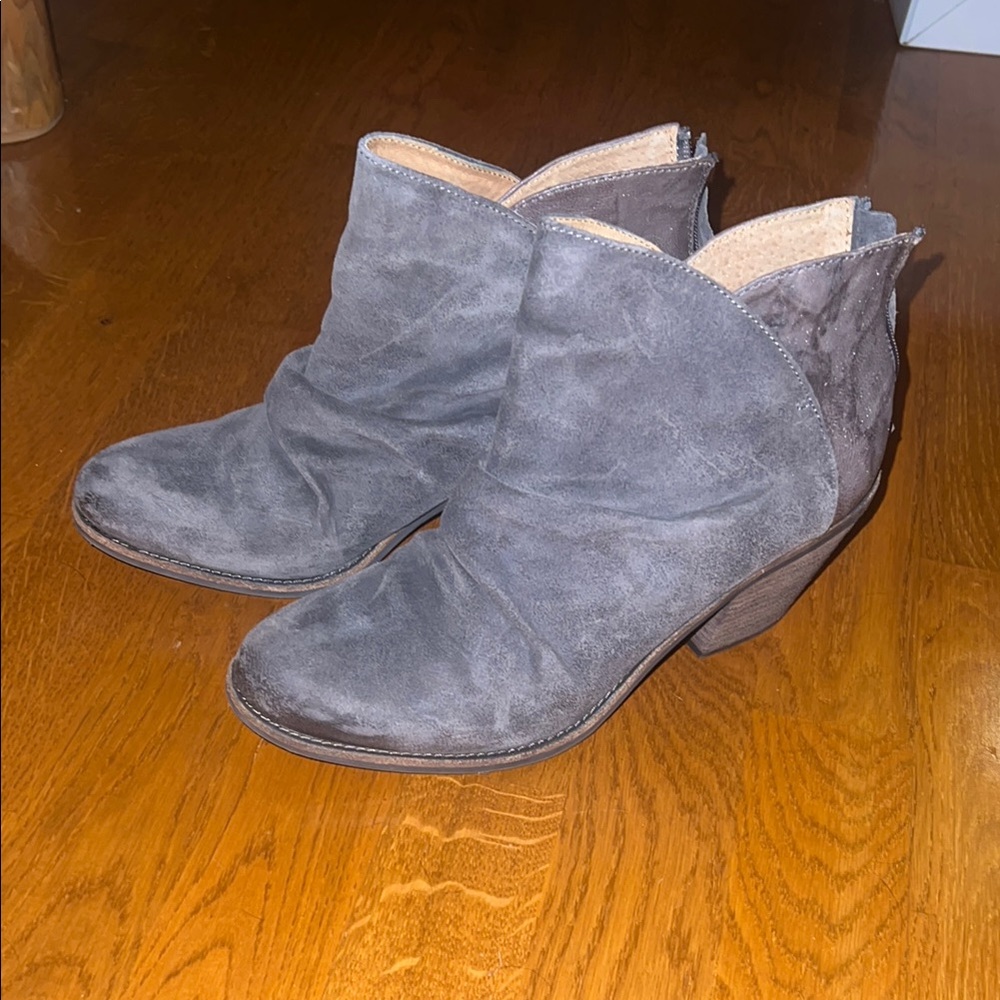 Sofft Gray Suede Ankle Booties with V-Cut Design